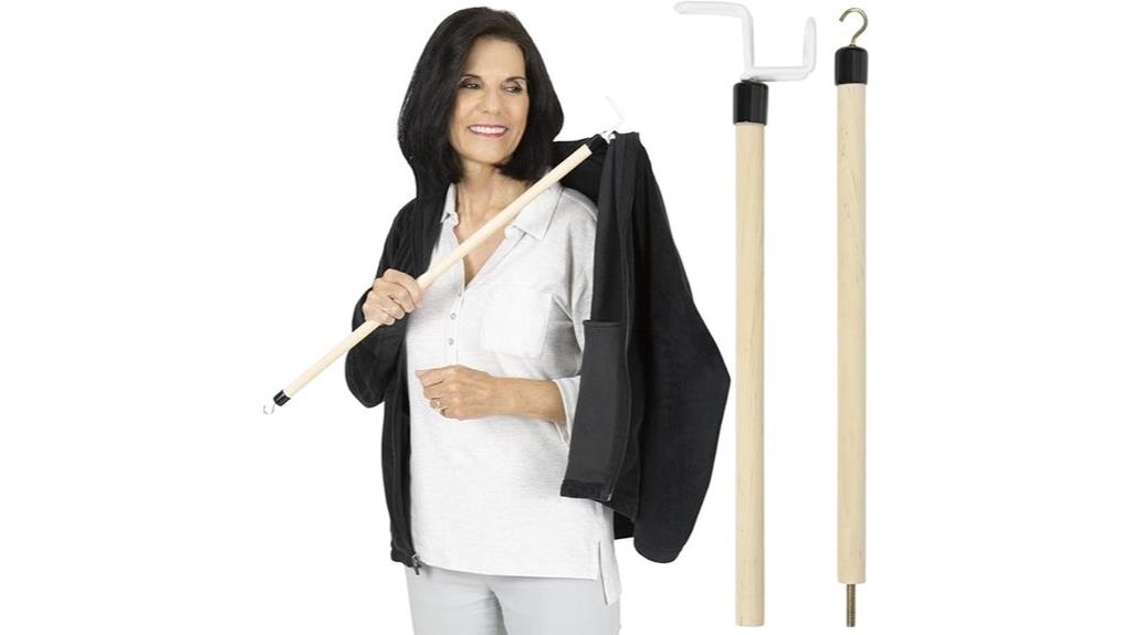 elderly dressing assistance tool