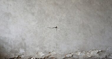 early foundation problem signs